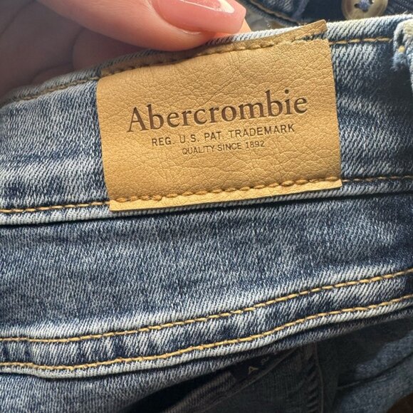 Abercrombie Kids Youth Girls Acid Wash High Rise Mini Mom Denim Jeans Size 15/16 - Picture 4 of 4